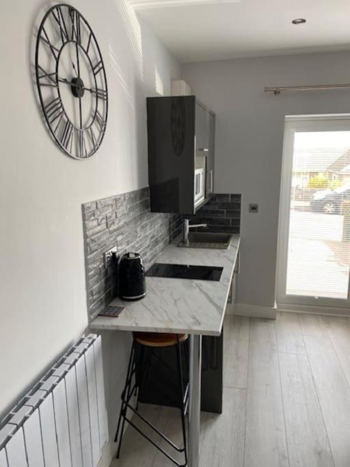 Luxury Mumbles View Studio Apartment سوانسي المظهر الخارجي الصورة